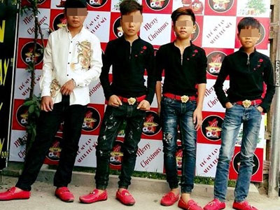 Đi giày đỏ - Trào lưu mới nhất của giới trẻ Việt