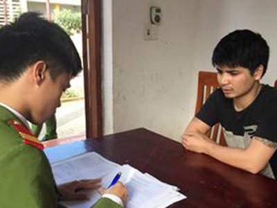 "Ngáo đá" ném hỏng ô tô hàng xóm vì nghĩ là... ma quái