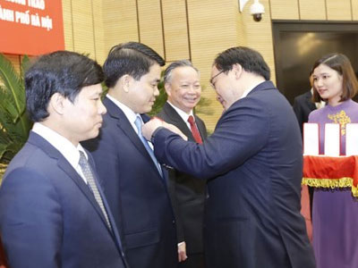 Ông Nguyễn Đức Chung nhận Huân chương Lao động hạng Nhất