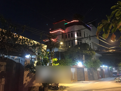 Hàng xóm Đàm Vĩnh Hưng cho biết: "Lâu lắm rồi không thấy mẹ Hưng dạo ngang qua đây"