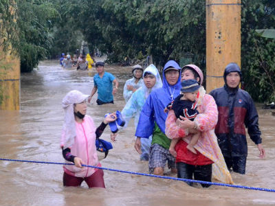 4 cô giáo mầm non vừa khóc vừa ngụp lặn vớt học trò