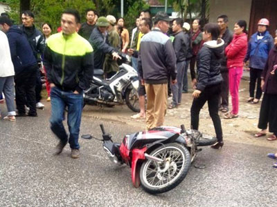 Bí thư xã ở Nghệ An bị xe buýt tông chết trước cổng nhà