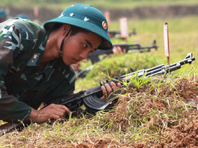 Canh lợn rừng, dùng AK-47 bắn rơi máy bay ném bom của Mỹ - Chuyện chỉ có ở Việt Nam!