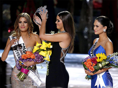MC trao nhầm vương miện tiếp tục dẫn dắt Miss Universe