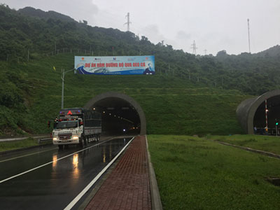 Mở cửa hầm đèo Cổ Mã, "giải cứu" kẹt xe trên đèo
