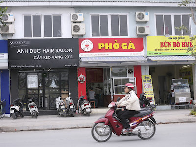 Phố kiểu mẫu Hà Nội bỏ biển quảng cáo “đồng phục”