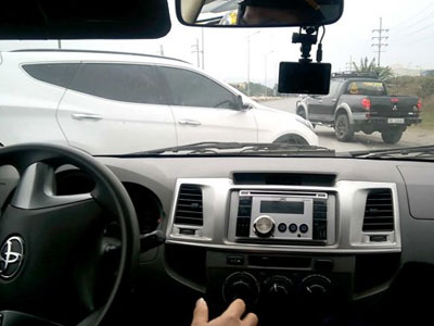 Xe "bảo kê" ép xe công vụ như phim hành động
