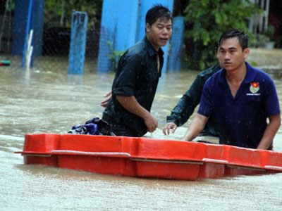 Gần 100 người chết sau 5 đợt mưa lũ