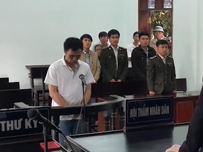 Bị phát hiện chở gỗ lậu, lâm tặc đánh vỡ đầu cán bộ kiểm lâm