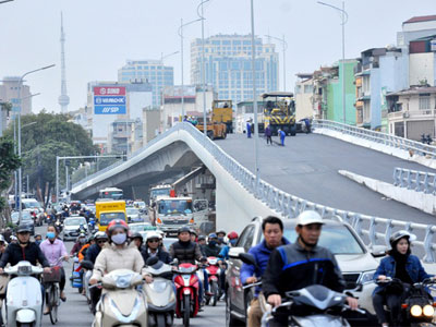 Cầu vượt "khủng" ở nút giao "nóng" nhất Hà Nội trước ngày thông xe