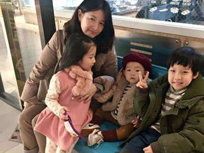 Hai con của Lee Young Ae cao lớn trông thấy