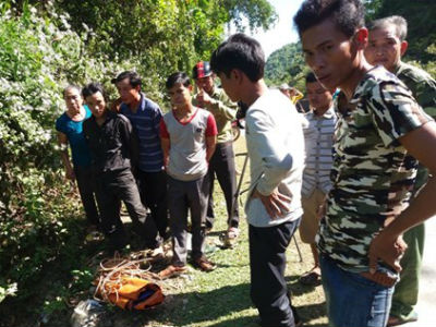 Kinh hãi phát hiện thi thể dưới cống nước ven đường