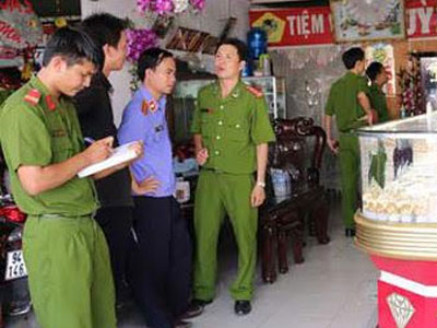 Tiệm vàng bị trộm đột nhập táo tợn ở miền Tây