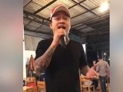 Tuấn Hưng gây sốt khi hát "Gọi đò" tại quán nhậu