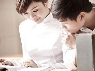 Chồng sưu tầm bí kíp tiết kiệm quái lạ dán đầy nhà bắt tôi học theo