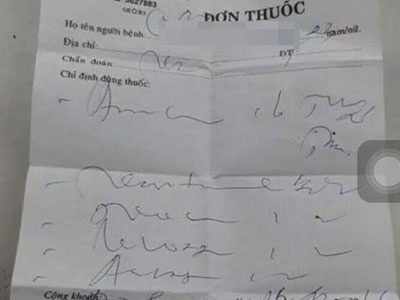 Hoa mắt với đơn thuốc có chữ loằng ngoằng như "giun", không ai dịch nổi của bác sĩ