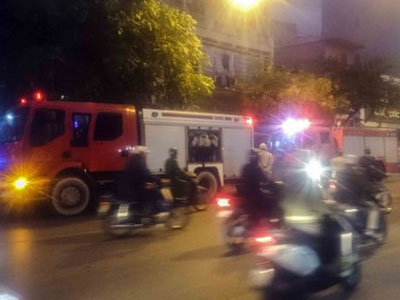 Khói ngùn ngụt bao trùm ngôi nhà trên phố Lê Duẩn