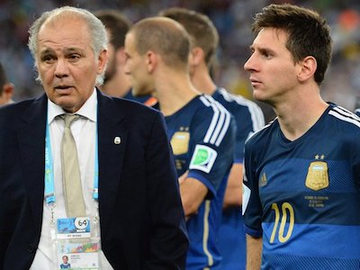 Thái Lan mời thầy cũ của Messi thay Kiatisuk?