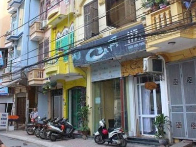 Trang trí Noel, giám đốc doanh nghiệp rơi xuống đất tử vong