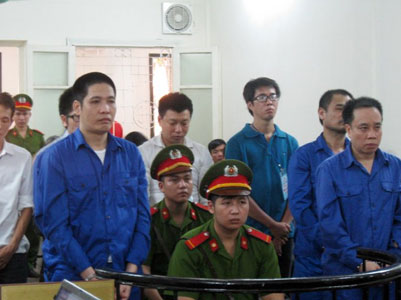 Hàng loạt giám đốc, cán bộ lĩnh án trong vụ hối lộ nhà báo