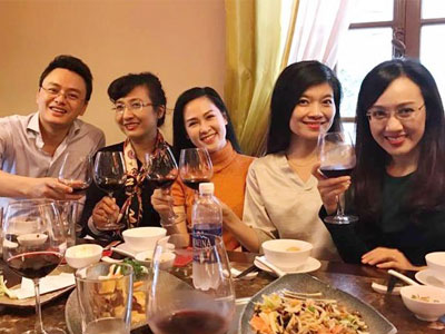 Hình ảnh đầu tiên của BTV Vân Anh sau khi nghỉ việc ở VTV