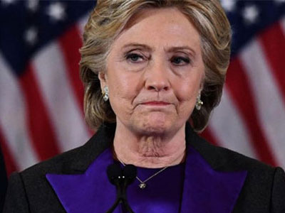 Luật sư của bà Clinton cáo buộc FBI lục soát thư điện tử