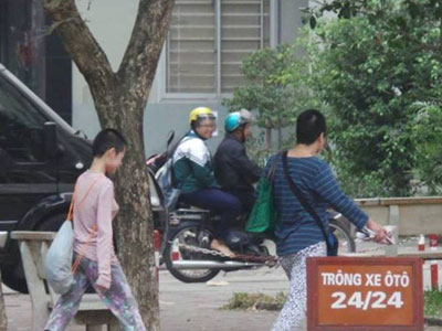 Vụ mẹ “nhốt” không cho con đi học ở Hà Nội: Mong mỏi đưa 2 mẹ con đi chữa bệnh