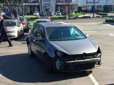 Chủ xe Volkswagen lột sạch đồ trước khi bán lại cho hãng