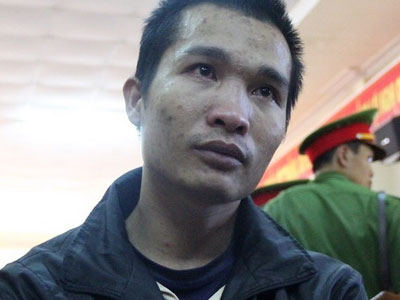 Kẻ giết hai vợ chồng bạn, phi tang xác bật khóc tại tòa