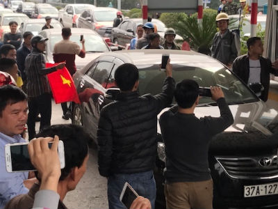 Nhiều lái xe mang cả xấp tiền lẻ mệnh giá 200, 500 đồng mua vé, Phó TGĐ Cienco 4 nói gì?