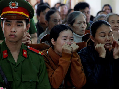 Nước mắt, nụ cười tại phiên xét xử vụ thảm sát ở Lâm Đồng