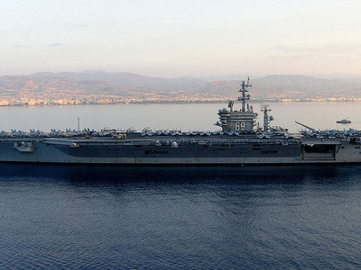 3 cảnh sát Pháp lạc trên tàu sân bay USS Eisenhower
