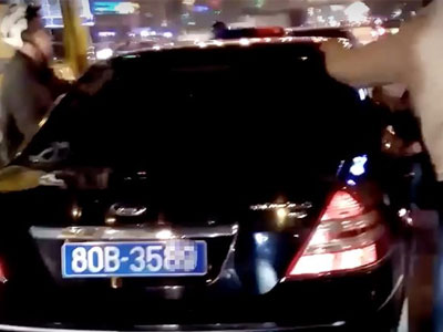 "Đổi sang biển trắng khó phát hiện xe công đi làm việc tư"