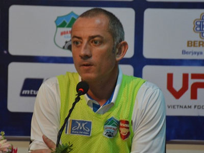 Thầy Giôm: "Trọng tài bỏ qua 2 quả penalty của HAGL"