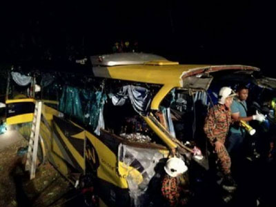 Xe bus lao xuống núi ngày Giáng sinh, 14 người chết thảm