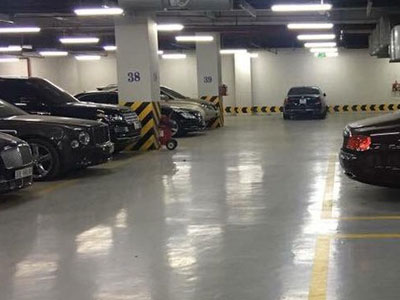Choáng với căn hầm để xe toàn Bentley tại Hà Nội