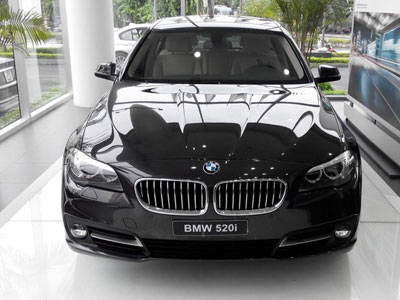 Đình chỉ một Cục trưởng hải quan vì cho nhập lô xe BMW giấy tờ giả