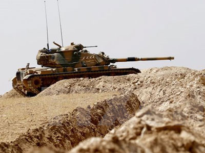 Thổ Nhĩ Kỳ đưa thêm xe tăng và bộ binh áp sát biên giới Syria