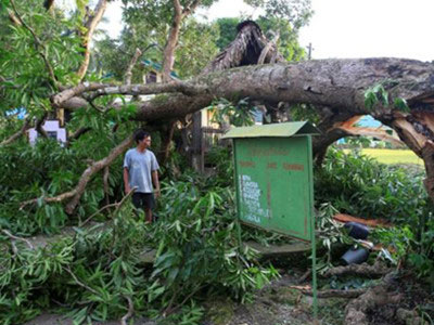 Bão Nock-ten tàn phá Philippines làm 2 người chết