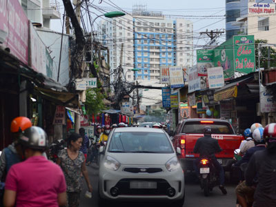 Cao ốc tràn lan, ngành giao thông "bó tay" với kẹt xe