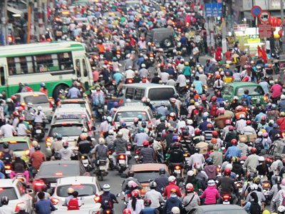 Chủ tịch TP.HCM họp khẩn giải quyết ùn tắc giao thông