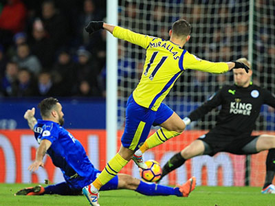 Leicester bại trận, tụt xuống gần nhóm cầm đèn đỏ
