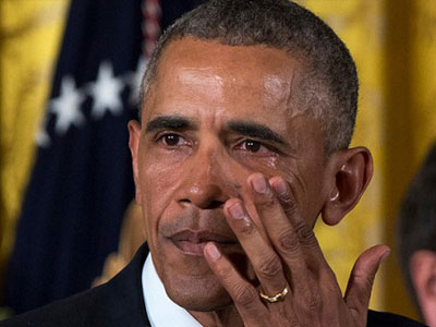 Ông Obama bật khóc nói lời chia tay nhân viên