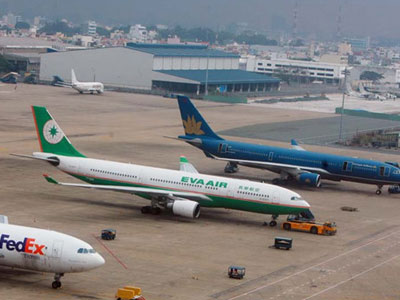 Tốn kém gửi máy bay qua đêm