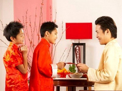 Diễn đàn Tết: "Năm nay đen đủ thứ, vì thằng oắt con xông nhà"