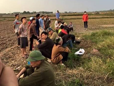 Hà Nội: Phát hiện xác chết lõa thể tại cánh đồng