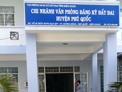 Nữ kế toán thu khống tiền đăng ký đất đai hàng tỷ đồng