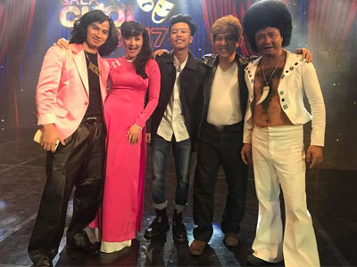 Vân Dung hé lộ ảnh con trai cao lớn trong hậu trường Gala Cười 2017