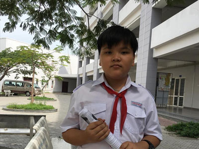 Cậu bé vàng ước được thưởng "một đêm ngủ cùng mẹ"