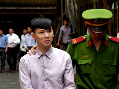 Giả nhân viên ngân hàng chiếm đoạt hơn 2 tỷ đồng